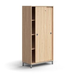 Uzamykatelná skříň s posuvnými dveřmi navržená společností AJ Produkty. Skvěle se doplňuje s dalšími prvky z řady QBUS a lze ji jednoduše začlenit do různých sestav. Hodí se do kanceláří
