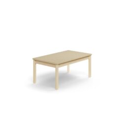 Klasický dřevěný stůl s odolnou deskou zvysokotlakého laminátu