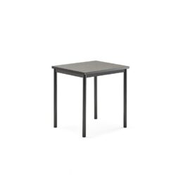 Stůl s obdelníkovou deskou a vynikajícími akustickými vlastnostmi. Deska z ekologického linolea dobře tlumí zvuk a je posazena na elegantní podnož z ocelových trubek opatřených ochranným práškovým lakem. Produkt byl úspěšně testován a certifikován podle normy EN 1729.Ve školních zařízeních je častým jevem nadměrný hluk