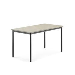 Stůl s obdelníkovou deskou a vynikajícími akustickými vlastnostmi. Deska z ekologického linolea dobře tlumí zvuk a je posazena na elegantní podnož z ocelových trubek opatřených ochranným práškovým lakem. Produkt byl úspěšně testován a certifikován podle normy EN 1729.Ve školních zařízeních je častým jevem nadměrný hluk