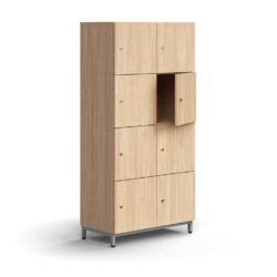 Praktická moderní skříň navržená designéry společnosti AJ Produkty. Skvěle se doplňuje s dalšími prvky z řady QBUS a lze ji jednoduše začlenit do různých sestav. Disponuje osmi oddělenými uzamykatelnými boxy vhodnými např. na ukládání osobních věcí.S flexibilním úložným nábytkem QBUS si jednoduše vytvoříte přehledné pracoviště! <br />Tato praktická skříň se skládá z osmi samostatných uzamykatelných boxů