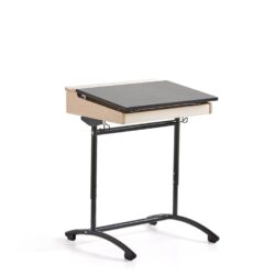 Školní lavice s deskou tlumící zvuk. Deska může být pomocí klapky umístěna vodorovně nebo šikmo pod úhlem přibližně 5 stupňů. Lavice je výškově nastavitelná a má dva háčky.Klasická školní lavice s nastavitelnou deskou