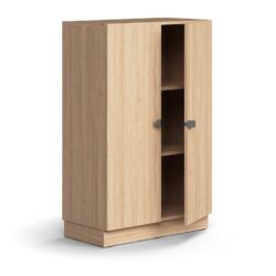 Moderní skříň s dvoukřídlými dveřmi navržená designéry společnosti AJ Produkty. Můžete ji kombinovat s dalšími prvky řady QBUS a vytvořit tak originální úložné prostory v jednotném stylu. Skříň se hodí do kanceláří