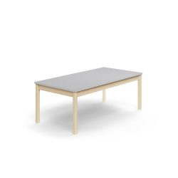 Klasický dřevěný stůl s odolnou deskou zvysokotlakého laminátu