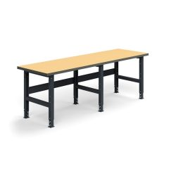 Mimořádně bytelný dílenský stůl s pevnou ocelovou konstrukcí a odolnou pracovní deskou – ideální pro lehké dílenské a montážní provozy. Díky nastavitelným nohám si jej snadno přizpůsobíte svým potřebám. Pracovní stůl můžete doplnit o širokou škálu příslušenství.Tento dílenský stůl je určen pro řemeslné a montážní práce