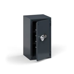 Ohnivzdorný trezor certifikovaný podle norem NT Fire 017 (požární odolnost 60P) a EN 14450 (bezpečnostní třída S2). Poskytuje 60 minut požární ochrany pro papírové dokumenty a chrání cennosti před krádeží. Trezor je vybaven elektronickým kódovým zámkem.Tento ohnivzdorný trezor představuje ideální volbu pro kancelářské a archivní prostory