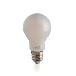 Stmívatelná LED žárovka s bílou baňkou. Vyzařuje příjemné