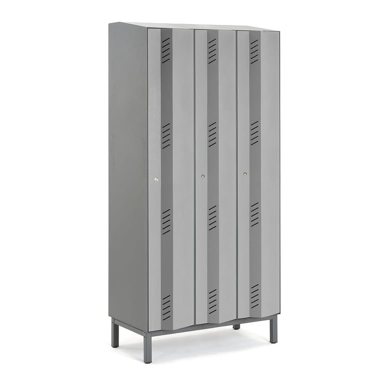 Šatní skříňka s prestižním oceněním za design. Vybavena ventilačními otvory ve spodní a horní části i ve dveřích