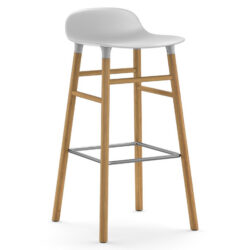 Výprodej Normann Copenhagen designové barové židle Form Barstool Wood (65 cm) - skořepina bílá